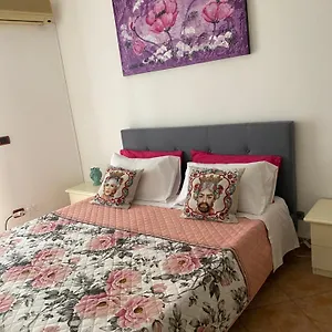 https://la-casetta-sul-corso.sicilyhotelsitaly.net